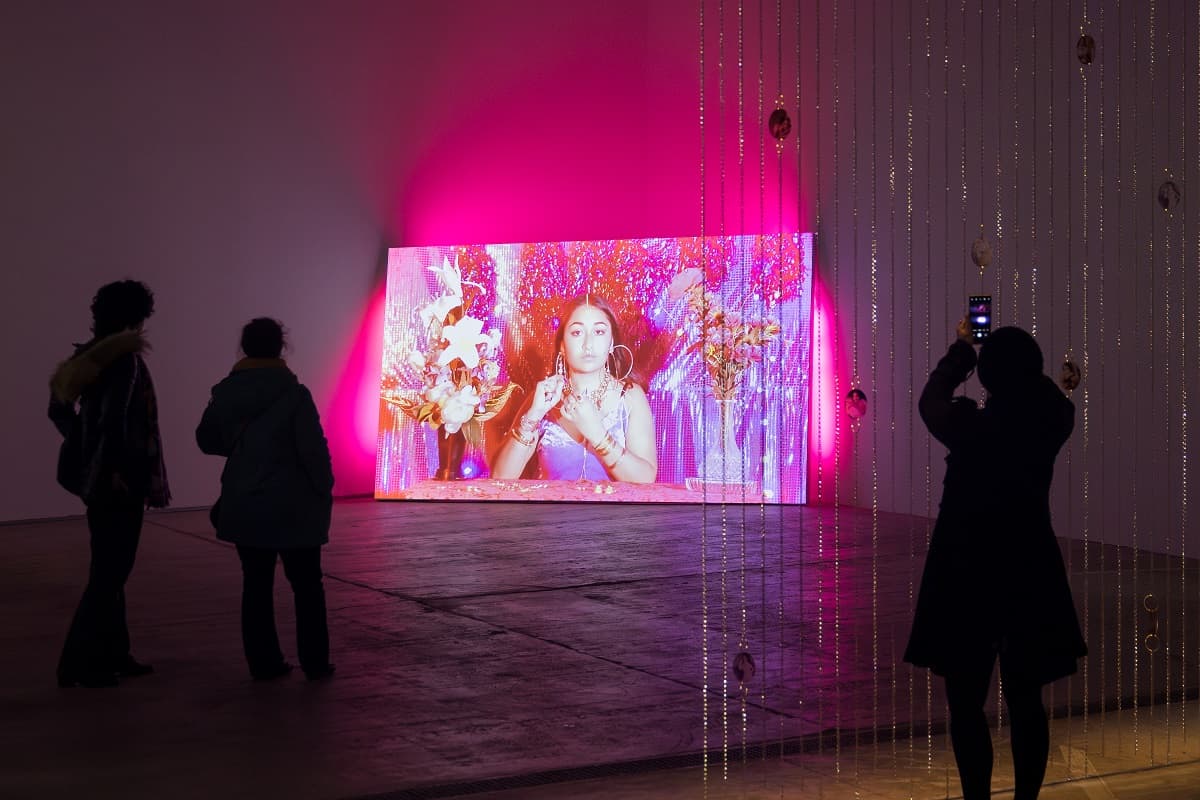 Vertiges de la multiplicité avec « En chaîne et en or » de Silina Syan au Confort Moderne