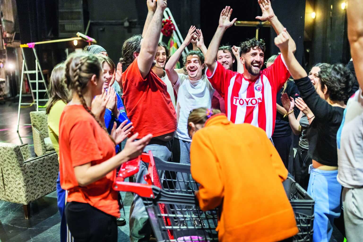 Au tnba de Bordeaux, les troubles du monde déséquilibre les corps sur scène