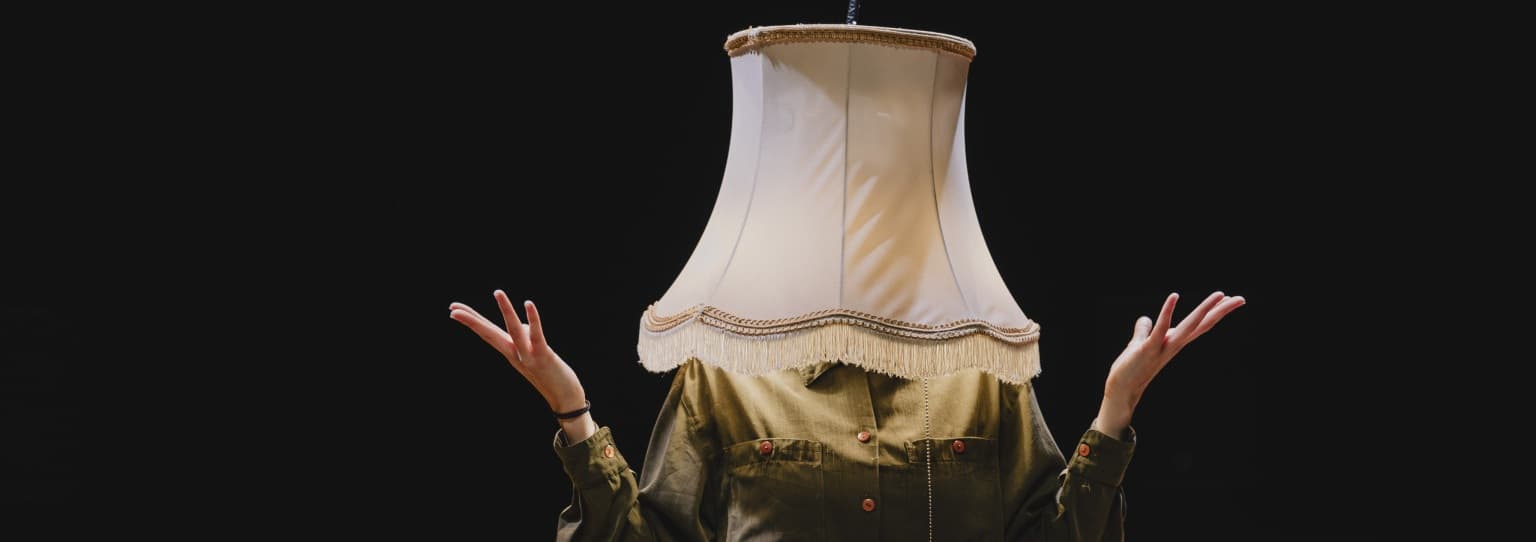 Le son porteur de mémoire, Louve Reiniche-Larroche transforme un choc intime en seule-en-scène sonore