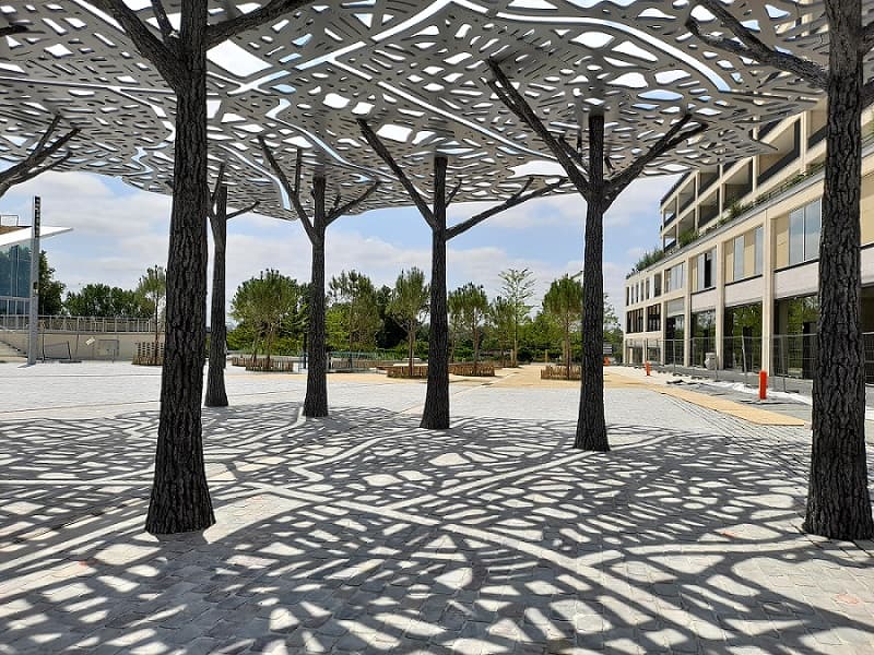 Une canopée contemporaine s’installe à Bordeaux pour rafraichir les habitants