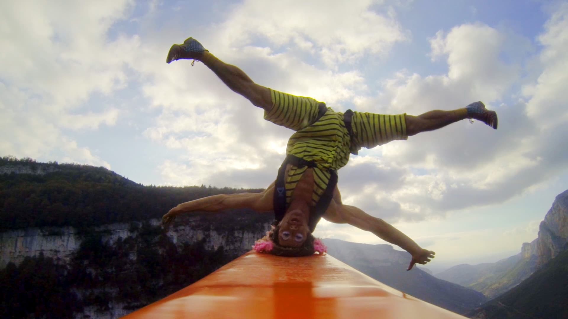 Le surf sur un fil à Biarritz pour une folle soirée ciné