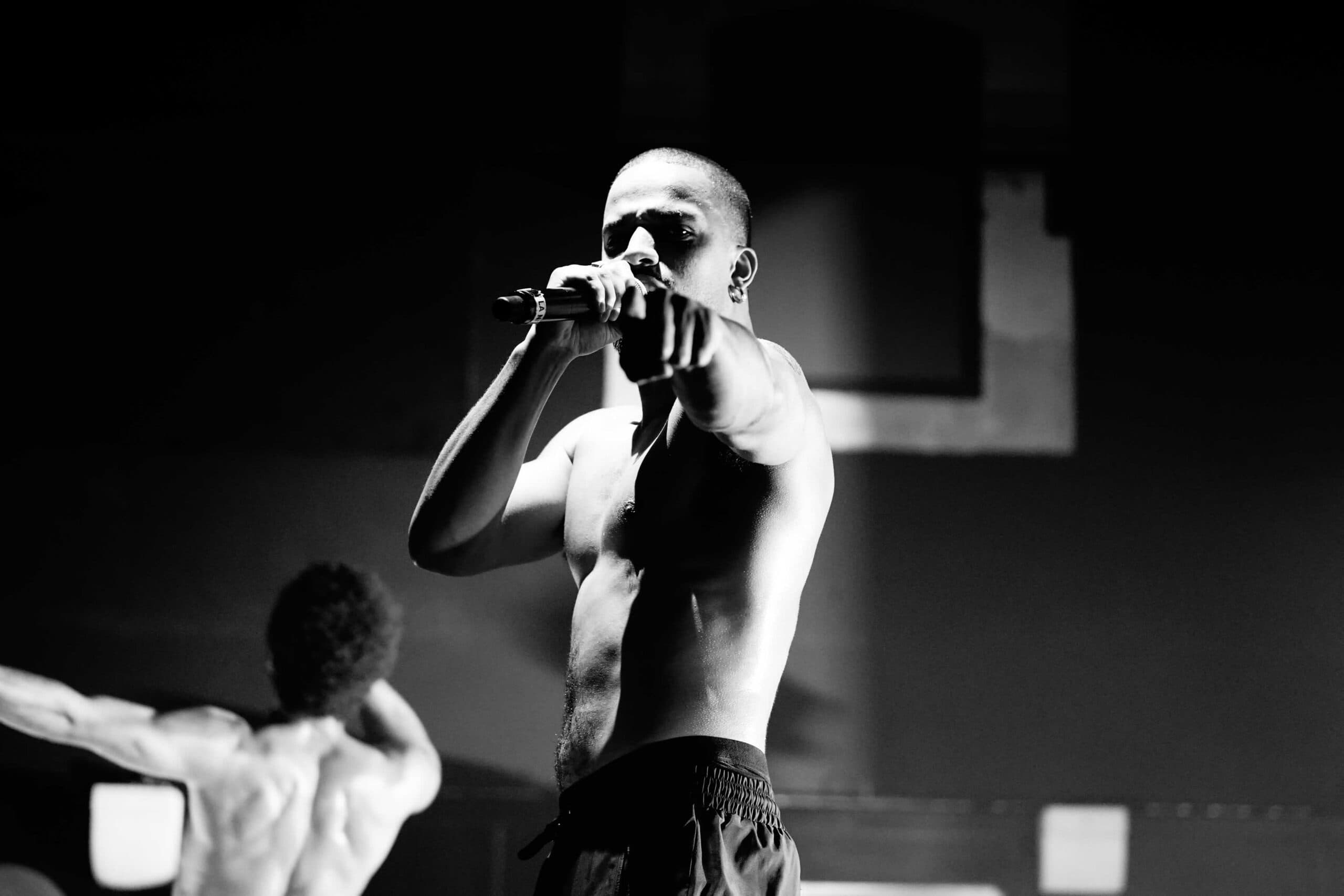 Le rappeur-ovni KILLASon débarque avec son Wolf Show à Biarritz