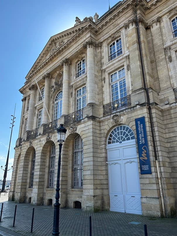 Sur la place de la Bourse à Bordeaux , la métamorphose du Musée National des douanes