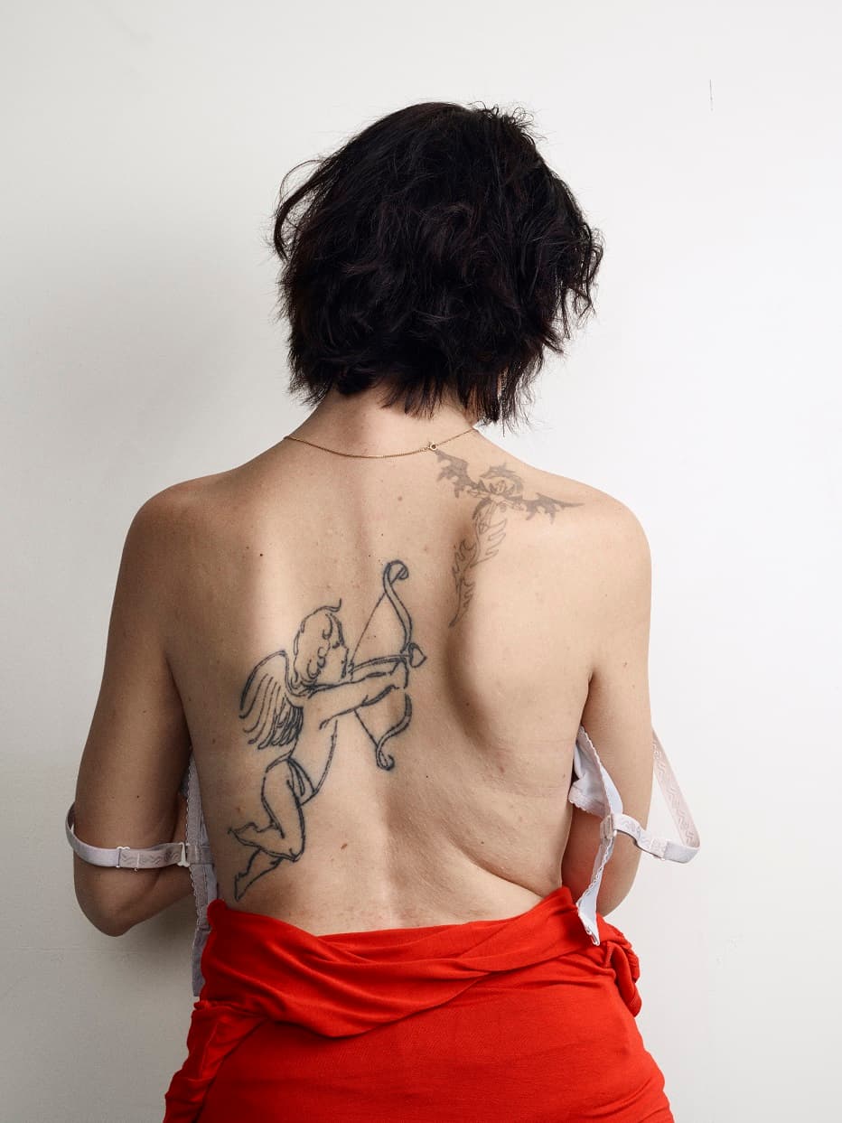 Une immense photographe affiche ses portraits de détenues à Bordeaux